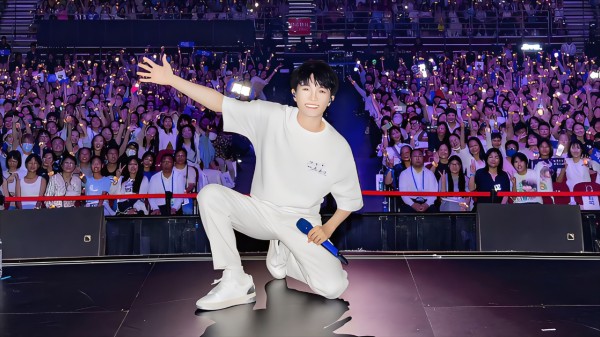 周深和粉丝双向奔赴的感情,南昌演唱会再唱《花开》,台下再现大合唱