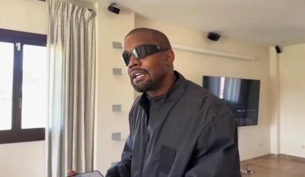 坎耶直播惊人言论,呼吁与希尔顿生娃