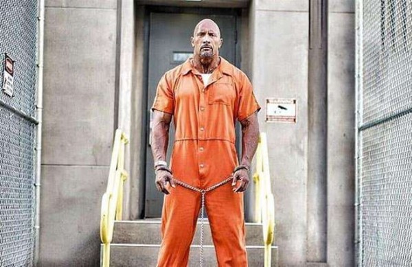 他是《速8》中的强悍警探 他如何从橄榄球走向好莱坞巨星?