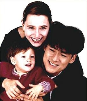 周华健老婆衰老太快,合照似母子!周华健30年不弃,对她如初