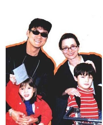 周华健老婆衰老太快,合照似母子!周华健30年不弃,对她如初