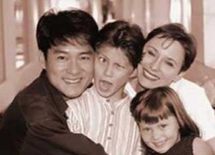 周华健老婆衰老太快,合照似母子!周华健30年不弃,对她如初