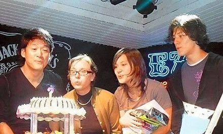 周华健老婆衰老太快,合照似母子!周华健30年不弃,对她如初