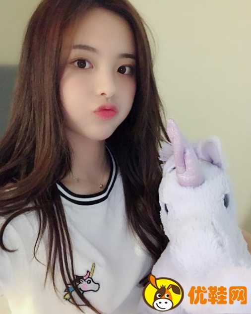 科比杨超越什么关系 科比杨超越互关的原因