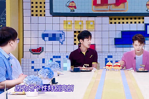 何炅和杨超越关系不一般，叫别的小辈乳名，却唯独对超越不同