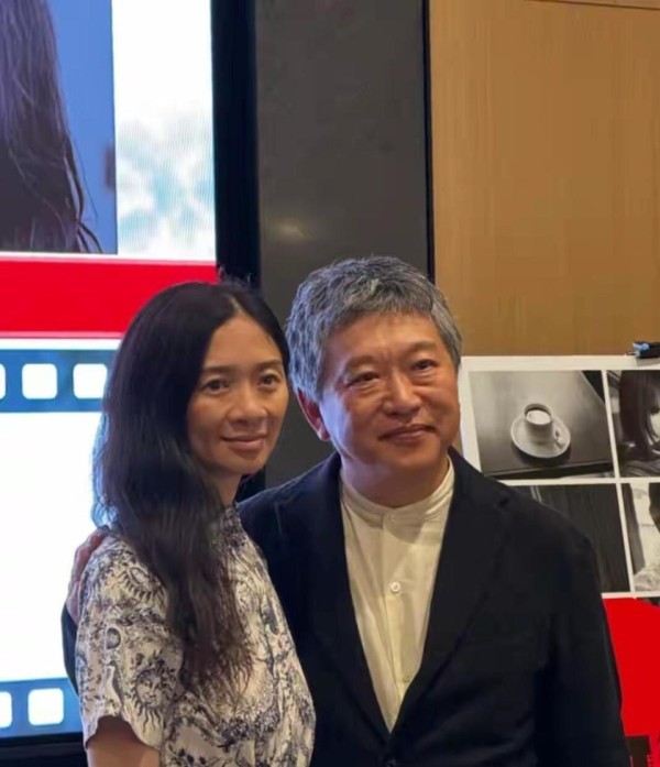 宋丹丹的现状引起关注,她对继女关爱有加,虽非亲生,却情同母女