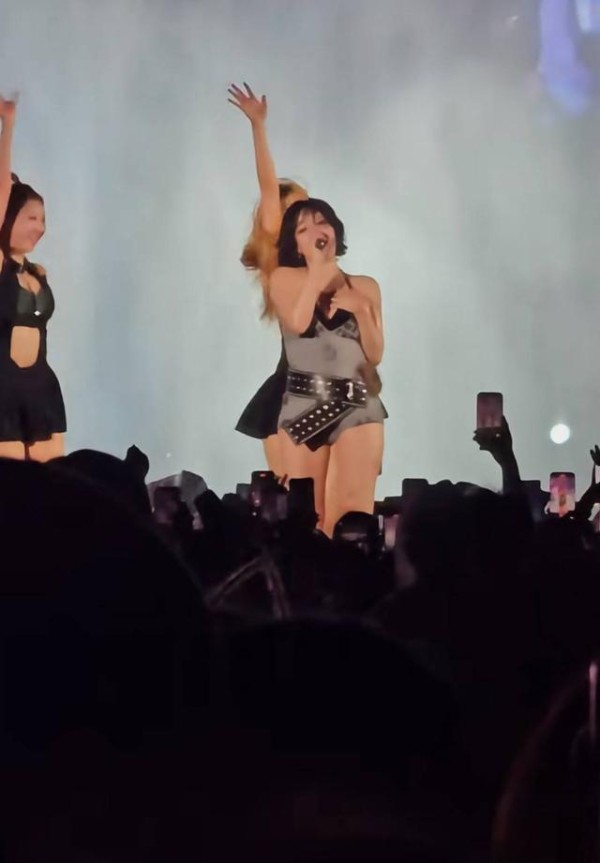 “感觉自己不够专业” 已减重10公斤的泫雅澳门演出晕倒后公开致歉