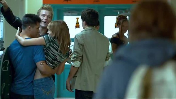 以暴制暴,扮猪吃老虎太爽了!