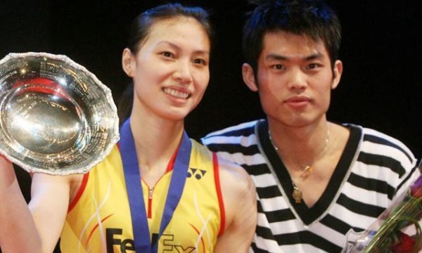 林丹谢杏芳在日本旅游,有谁注意到谢杏芳的衣服?揭示两人关系