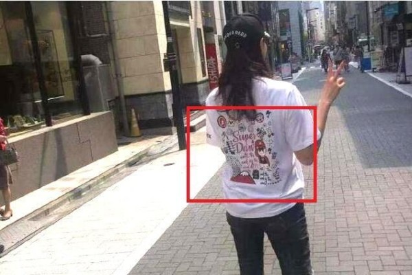 林丹谢杏芳在日本旅游,有谁注意到谢杏芳的衣服?揭示两人关系