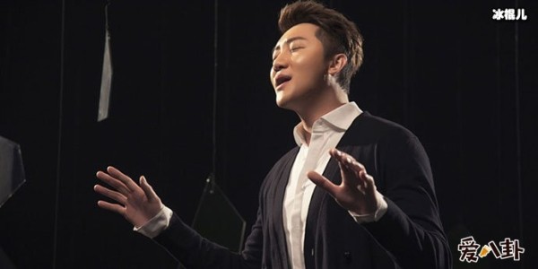 毛宁关喆是同性恋吗