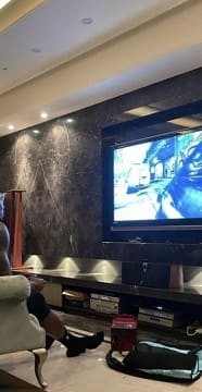 该网友晒出自己在霍华德家中偷拍的照片