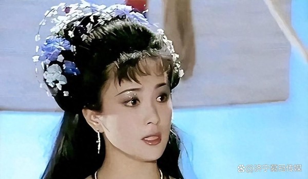 傅艺伟跌落神坛：59岁痛失独子，曾经“最美妲己”今何在？