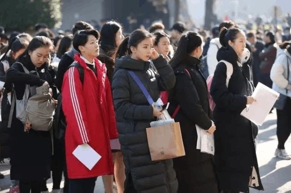 独家专访冯远征：明星和演员是两码事，小鲜肉IP热不会持久