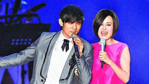 江蕙隐退后复出开演唱会，当年罹患癌症命悬一线，和周杰伦情同姐弟