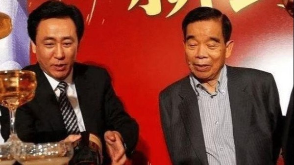 恒大背后出现一位大佬,不是刘銮雄不是郑裕彤,而是这位低调富豪