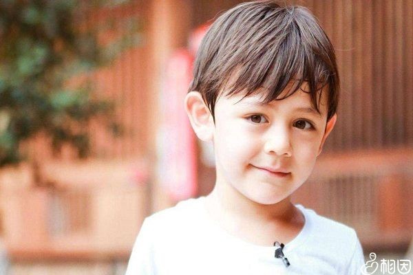 盘点娱乐圈明星们的混血孩子，颜值智商都在线