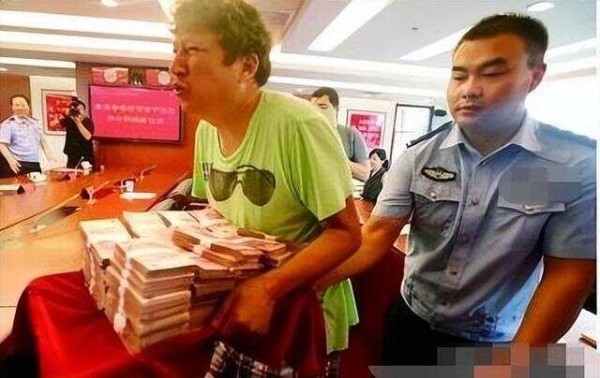 露水鸳鸯,她为慈善家李春平生了儿子,为何放下曾经的传奇爱情?