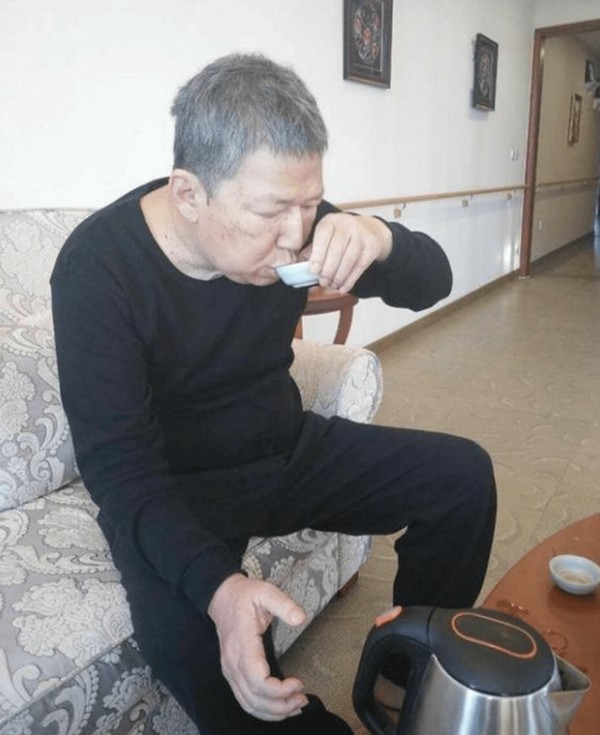 露水鸳鸯,她为慈善家李春平生了儿子,为何放下曾经的传奇爱情?