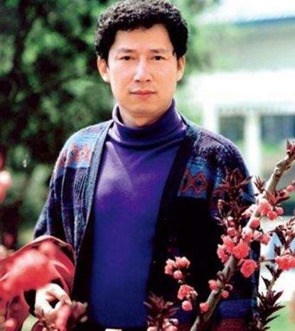 好莱坞女星包养中国男子，11年后他继承70个亿却说：容貌就是资本