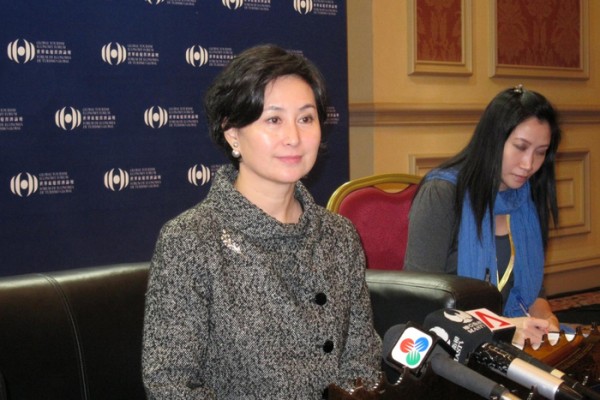 她是身家超过300亿的女富豪, 年过半百仍单身