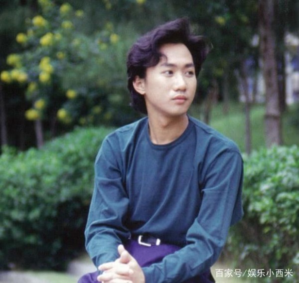 他被称为内地黄家驹，当红时娶小15岁女友，今与王菲同台重回视野