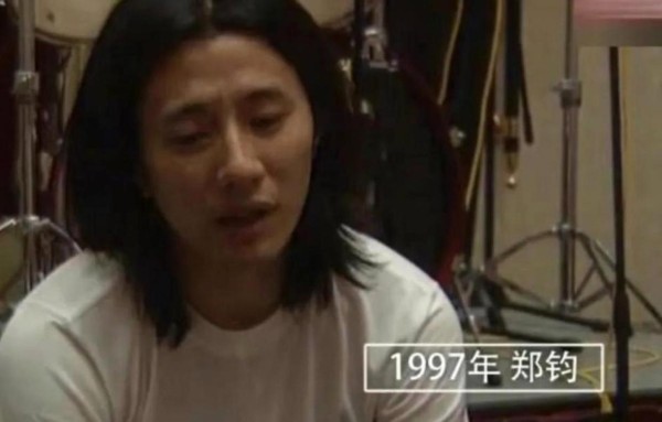 这二位你们应该认识吧，男的是歌手郑钧，女的是刘芸，郑钧说刘芸刚开始跟他在一起那会，两人之间的故事让人意想不到