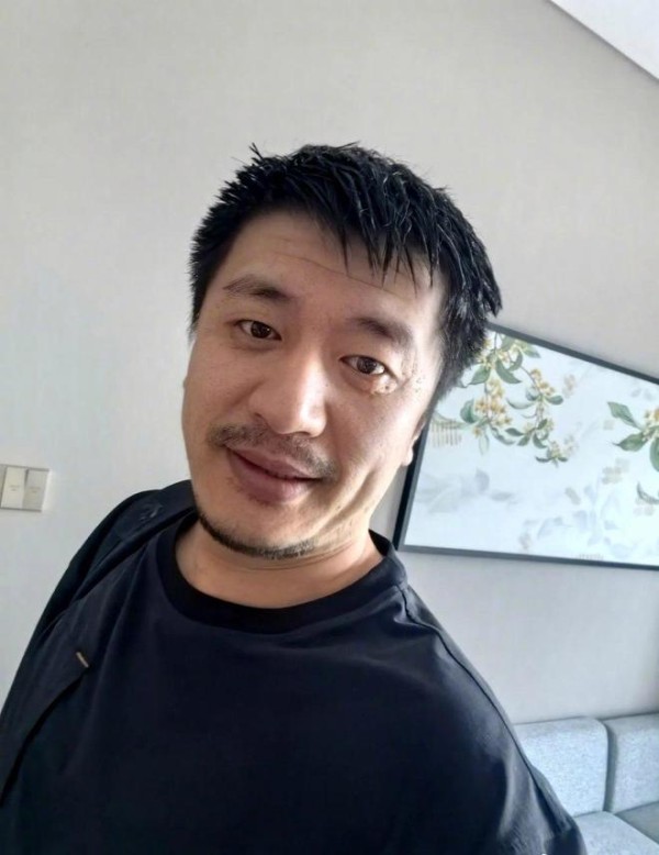 张雪峰直播怒怼网友！演唱会女子身份曝光，脏话太多被指没素质