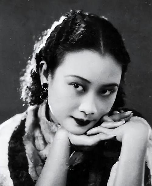 戴笠为何能霸占胡蝶三年?他用了三招，尤其是最后一招很无耻