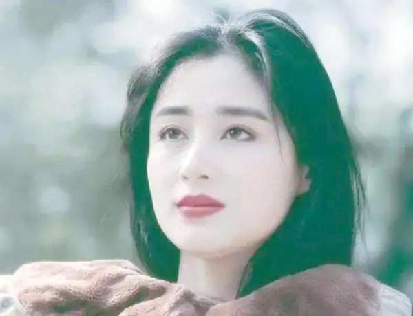 娱乐圈情感故事：导演与演员的剪不断理还乱