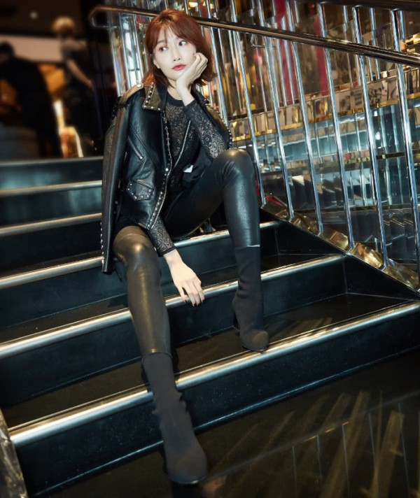 李溪芮腿精地位不保,身高182的李斯羽腿长130cm,巨长!