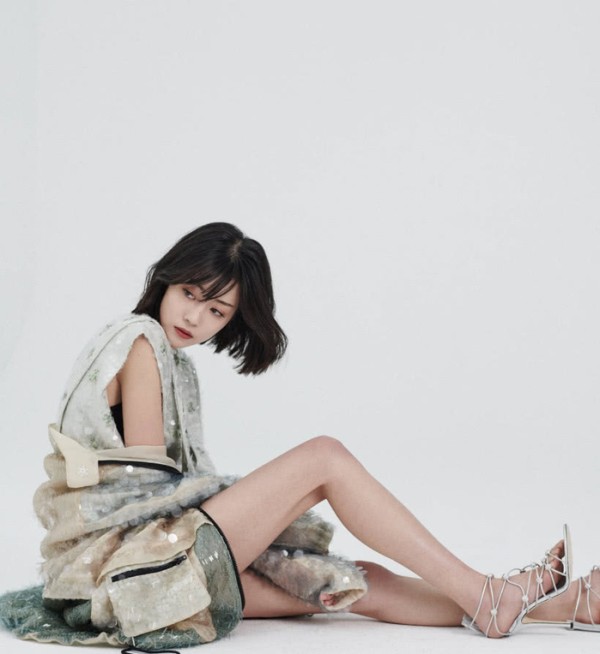 李溪芮腿精地位不保,身高182的李斯羽腿长130cm,巨长!