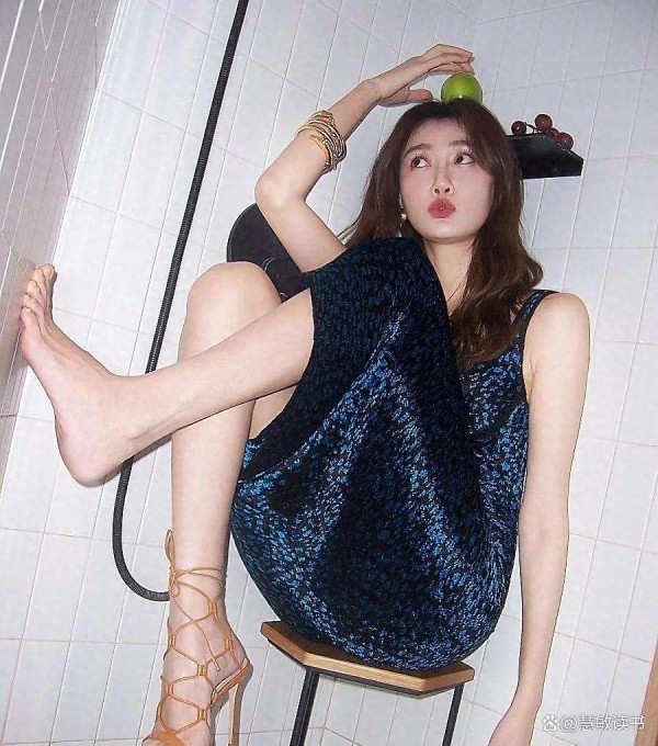 揭秘李斯羽的优雅足部保养秘诀