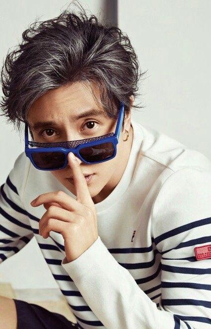 薛之谦与女子亲密唱K喂饭坐实! 何伟豪忙撇清关系, 粉丝帮倒忙!