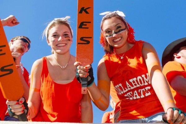 女明星爱足球不比男人弱 有人预判比分有人直接把儿子培养成球员