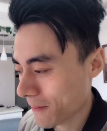 火了石榴哥，又来橘子哥，帅气迷人看到侧脸后，网友：霍建华？