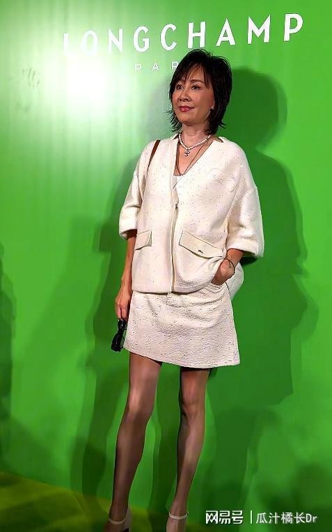 “不老女神”都是假的!59岁刘嘉玲生图,撕开多少中老女星的假面