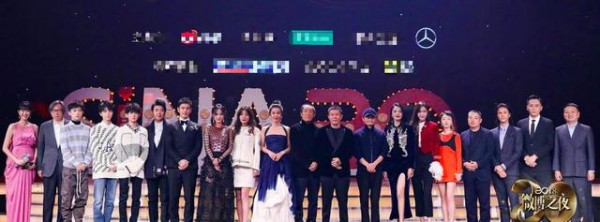 微博之夜大合影C位是这两人,杨幂唐嫣的站位又被说关系崩了