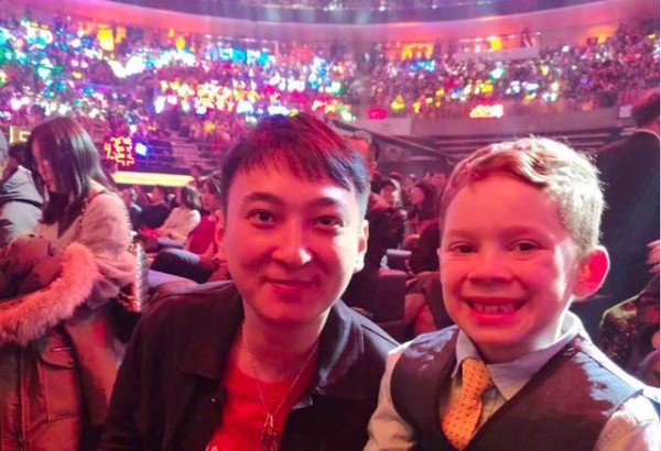 微博之夜大合影C位是这两人,杨幂唐嫣的站位又被说关系崩了