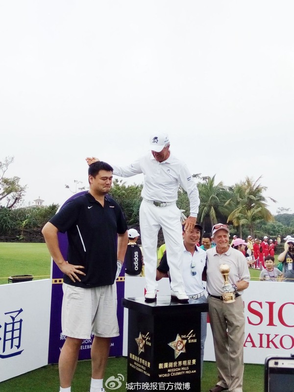 “老顽童”终于比姚明“高”了