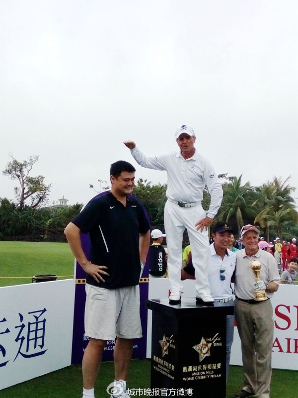 “怎么样？我可以俯视姚明了吧？”（设计对白）