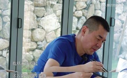 这些男明星，人到中年性格却像小孩子，网友：他们的老婆得多成熟