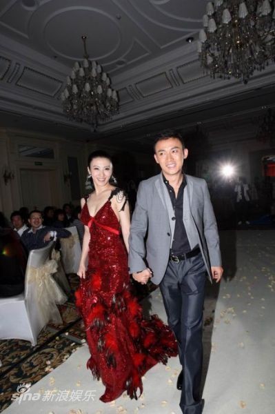 聂远和妻子阳光(原名王惠，资料图)