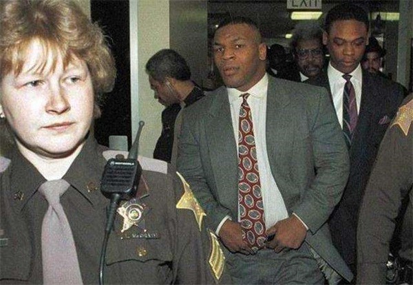 奇葩！泰森服刑期间与300斤狱警谈恋爱，出狱当天便宣布分手！