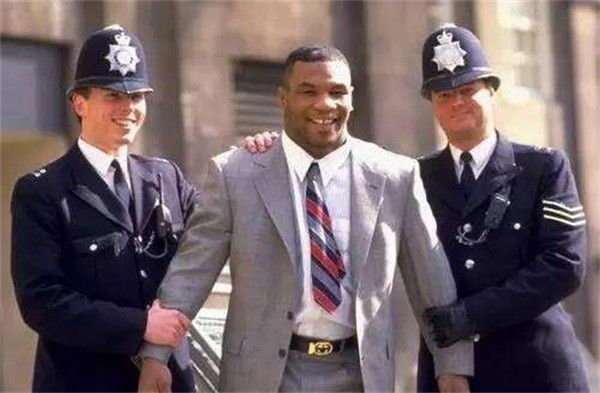 奇葩！泰森服刑期间与300斤狱警谈恋爱，出狱当天便宣布分手！