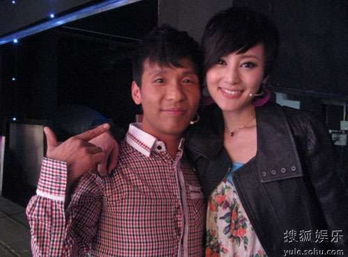 吴晓敏和宋小宝后台合影