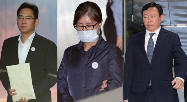 三星电子副会长李在镕（左）、朴槿惠“闺蜜”崔顺实（中）、乐天集团会长辛东彬同日出席庭审。