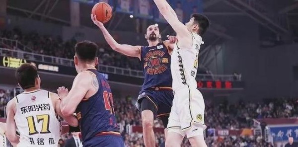 为何CBA第一阶段最佳外援的“双德”费尔德和舍韦德不那么厉害了