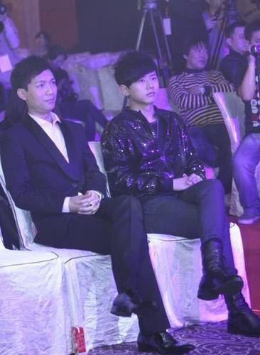 张杰陈楚生邻座无交流 昔日同台兄弟形同陌路