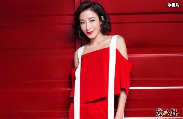 港星杨怡官宣当母亲，无意间透露宝宝性别引争议！